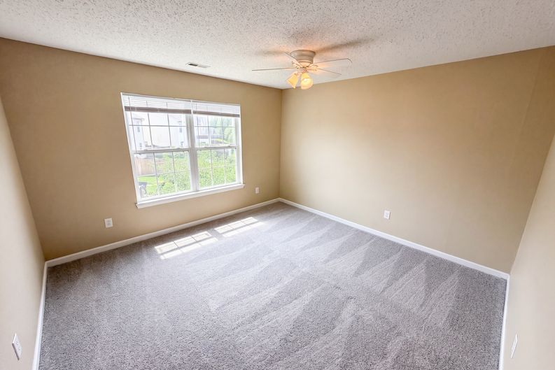 Photo 14 of 35 of 11307 Narrowleaf Dr, Indianapolis, IN