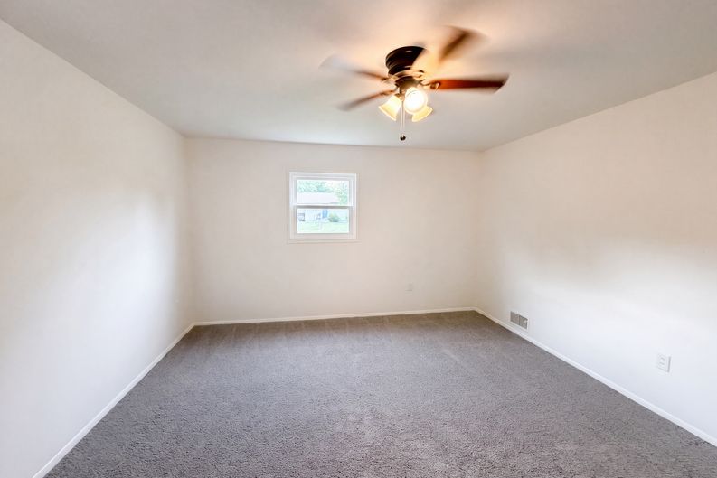 Photo 20 of 32 of 13512 Fitzhugh Ln, Woodbridge, VA