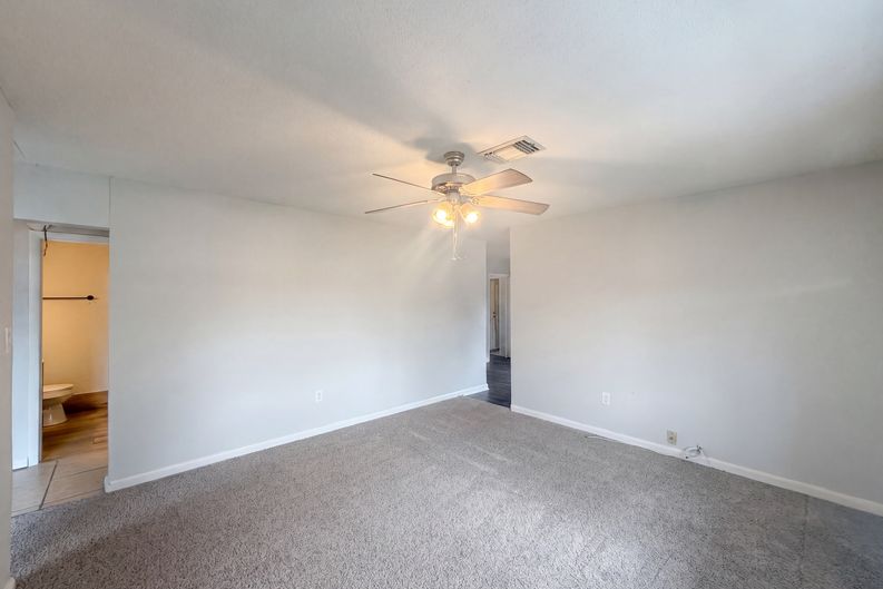 Photo 8 of 18 of 1100 Carefree Cove Dr, Winter Haven, FL