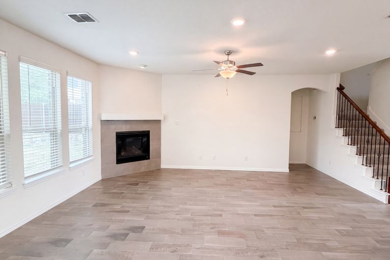 Photo 6 of 27 of 1421 Prairie Lake Ct, Carrollton, TX