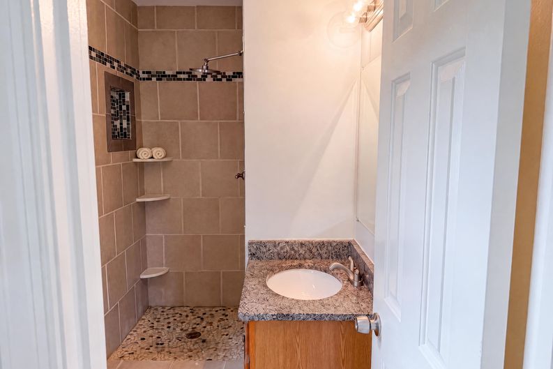 Photo 16 of 22 of 8749 Christopher Ln, Warrenton, VA