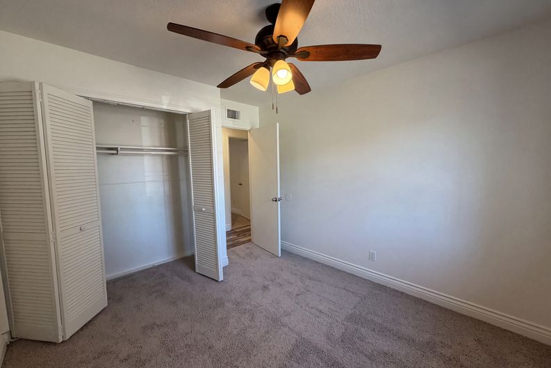 Photo 16 of 31 of 1422 Oakmont Dr, Roseville, CA