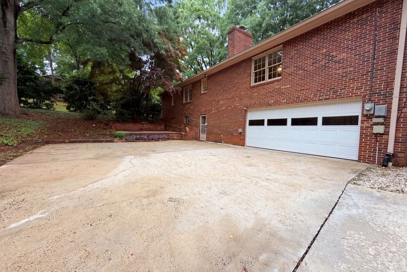 Photo 5 of 18 of 3010 Hope Valley Rd, Winston Salem, NC