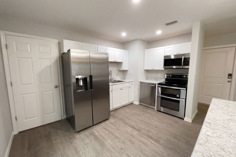 Photo 7 of 21 of 806 Wedgewood Dr, Mount Dora, FL