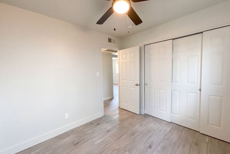 Photo 12 of 23 of 4253 E Vineyard Rd, Phoenix, AZ