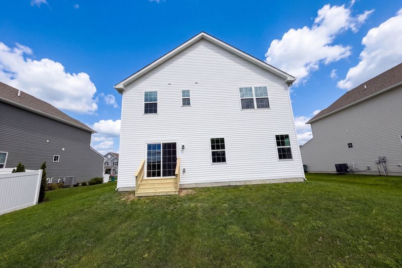 Photo 5 of 22 of 1594 Slick Rock Dr, Painesville, OH