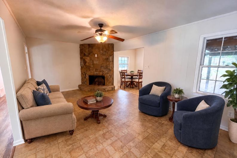 Photo 3 of 21 of 1276 Robin Rd NE, Conyers, GA