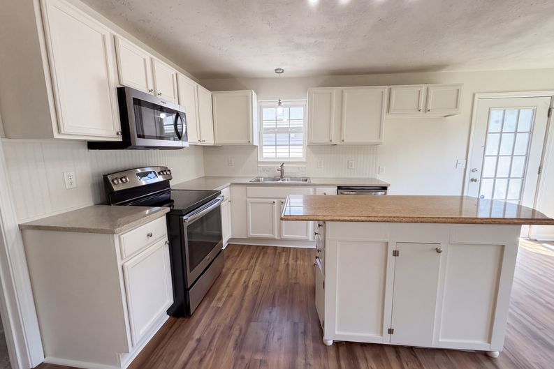 Photo 6 of 33 of 4982 Follansbee Rd, Winston Salem, NC