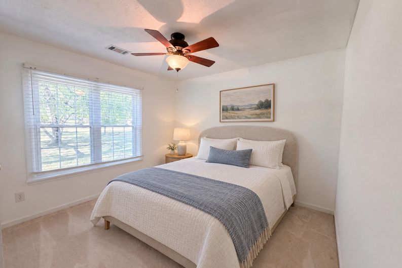 Photo 11 of 26 of 3040 Raymonds Ct, Loganville, GA