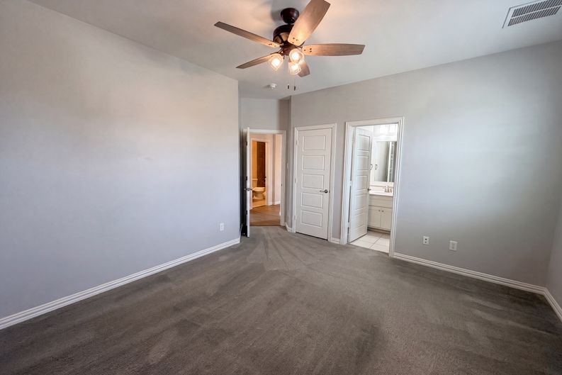 Photo 10 of 37 of 11509 Misty Ridge Dr, Roanoke, TX