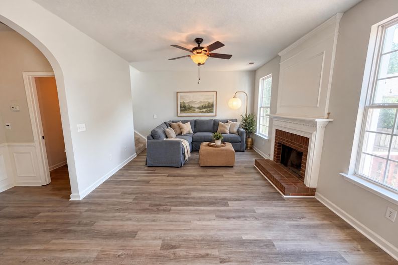 Photo 3 of 25 of 9 Bluff Ridge Ct, Greenville, SC