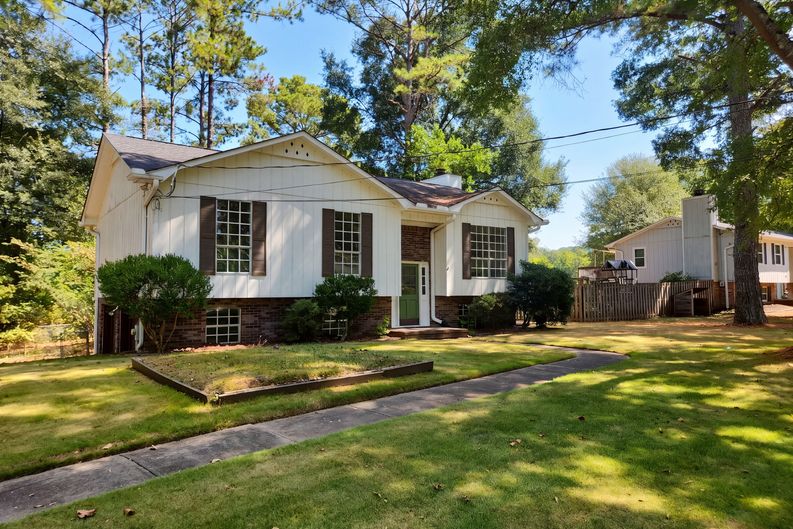 Photo 19 of 25 of 4226 Plantation Pl, Helena, AL
