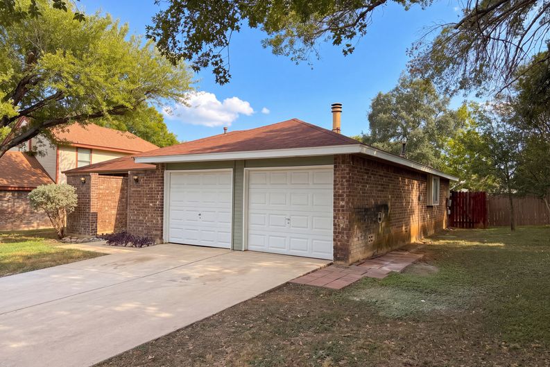 Photo 15 of 17 of 6315 Welles Fawn Cir, San Antonio, TX