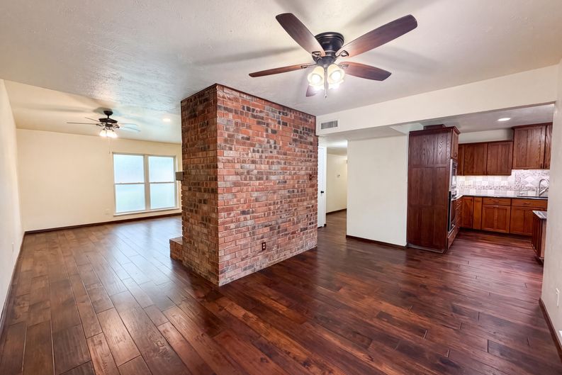 Photo 8 of 28 of 530 Shadowcrest Ln, Coppell, TX