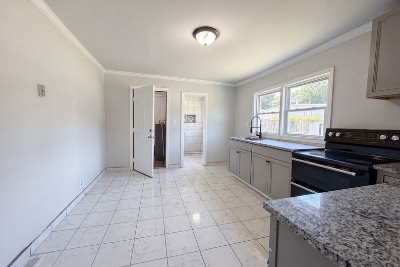 Photo 6 of 15 of 123 E Farmview St, Gastonia, NC