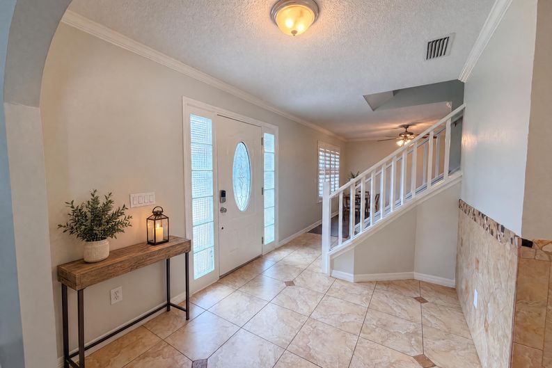 Photo 6 of 30 of 300 Sprucewood Rd, Lake Mary, FL