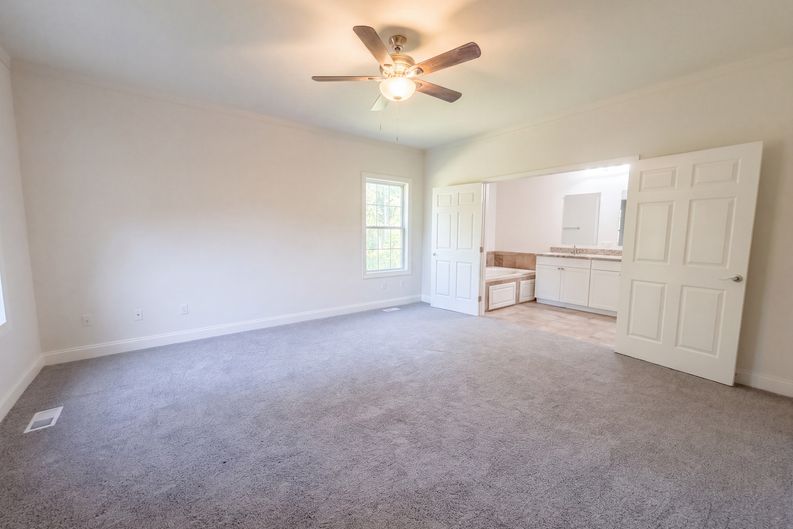 Photo 6 of 36 of 189 Victoria Dr, Inman, SC
