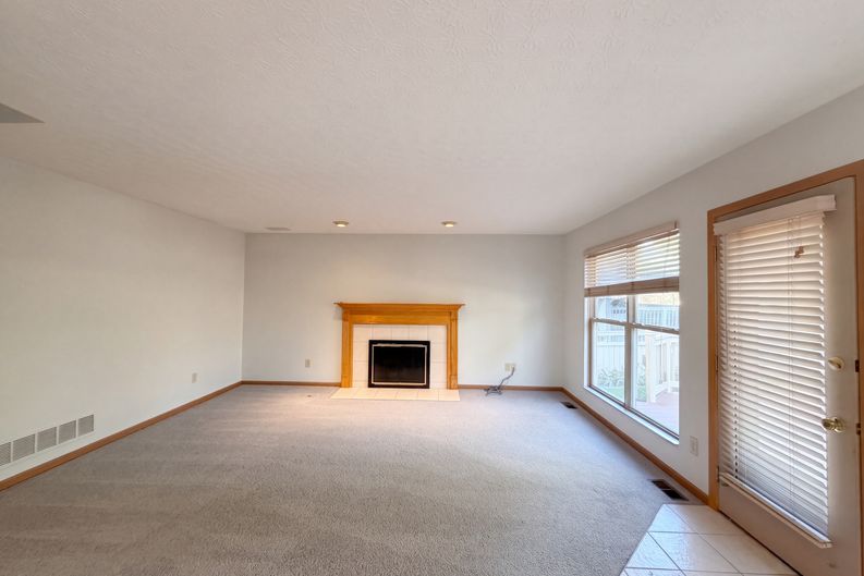 Photo 7 of 40 of 232 Brownstone Ct, Westerville, OH
