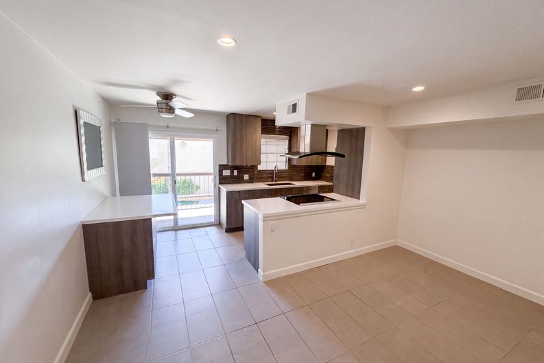 Photo 8 of 18 of 5300 E Waverly Dr, Palm Springs, CA