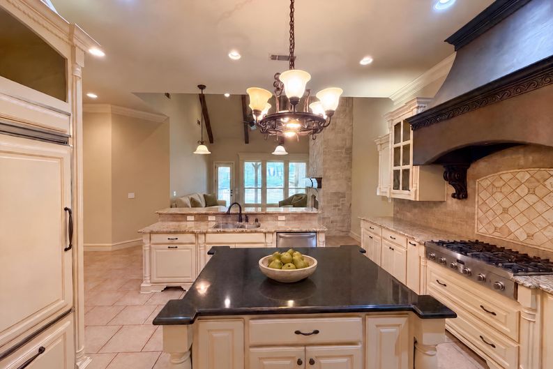 Photo 11 of 33 of 6113 Rock Dove Cir, Colleyville, TX