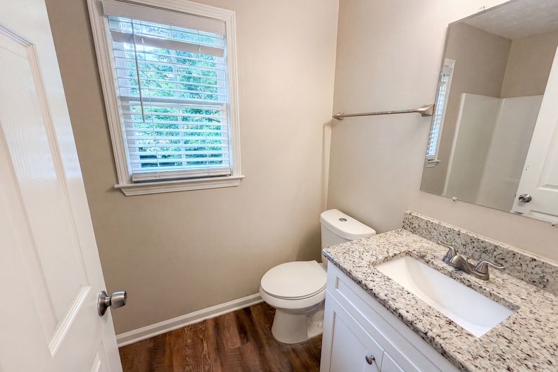 Photo 14 of 23 of 4078 Tara Ct, Loganville, GA