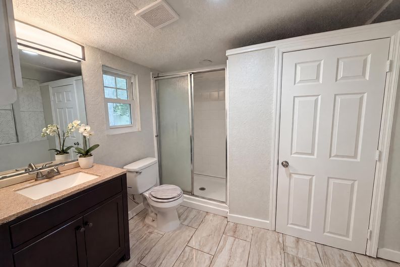 Photo 13 of 21 of 1502 Daroca Dr, Deltona, FL