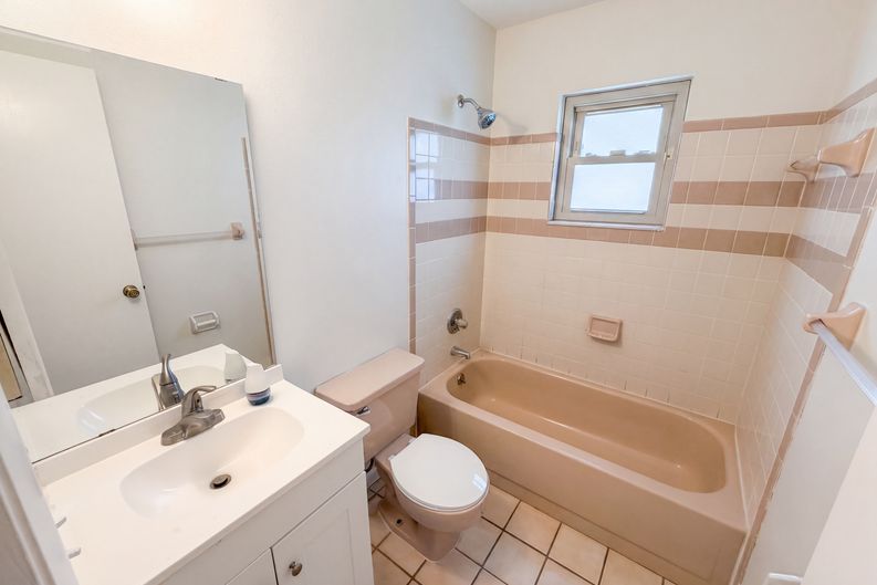 Photo 17 of 25 of 1008 Lynbrook St NW, Palm Bay, FL