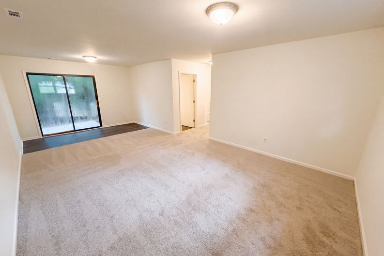 Photo 11 of 28 of 6409 Tivoli Ct, Charlotte, NC