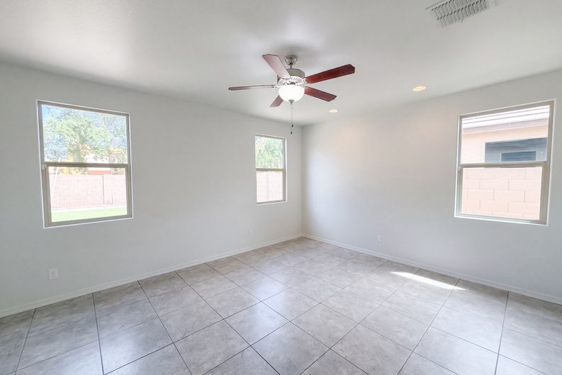 Photo 3 of 31 of 2518 E Fawn Dr, Phoenix, AZ