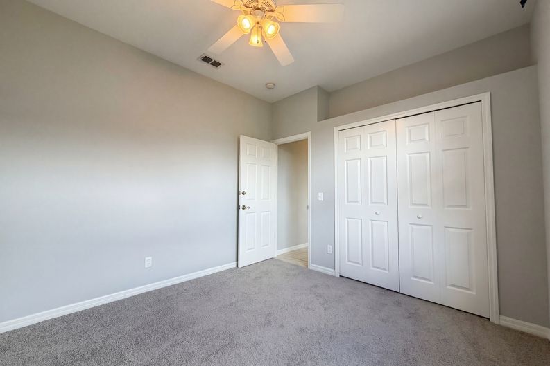 Photo 19 of 32 of 12567 SW Pembroke Cir N, Lake Suzy, FL