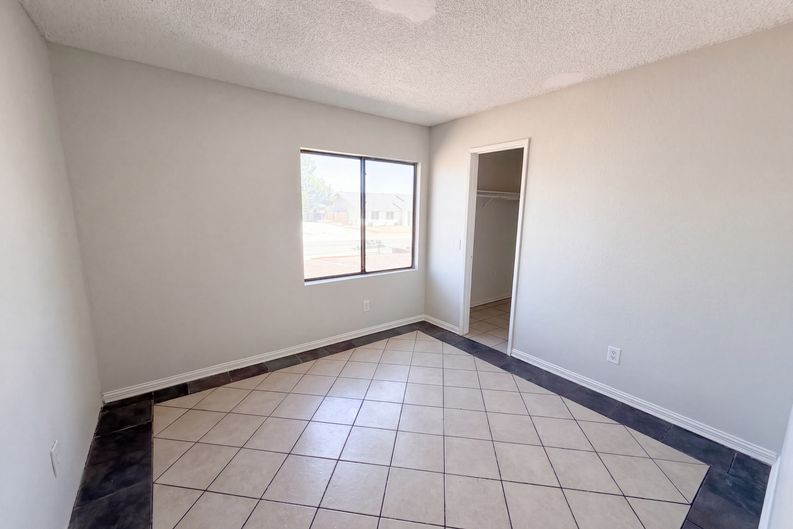 Photo 10 of 18 of 13561 Glacier Cir, Hesperia, CA