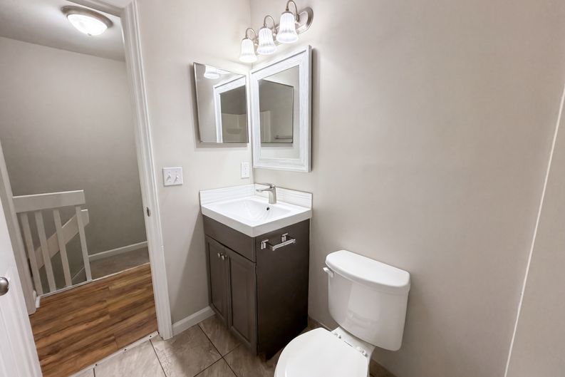 Photo 16 of 19 of 4037 Briarhill Dr, Charlotte, NC