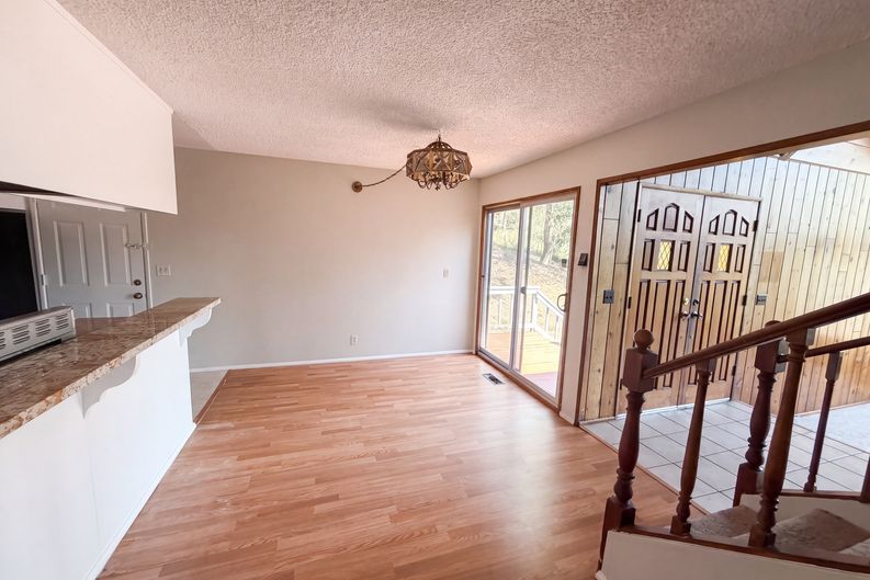 Photo 10 of 37 of 22360 Briarwood Ln, Crestline, CA