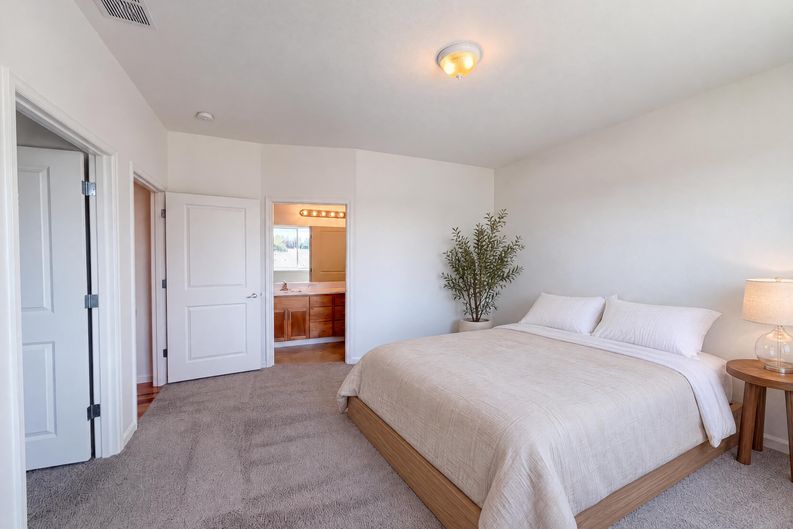 Photo 4 of 23 of 19015 SW Jessica Way, Beaverton, OR