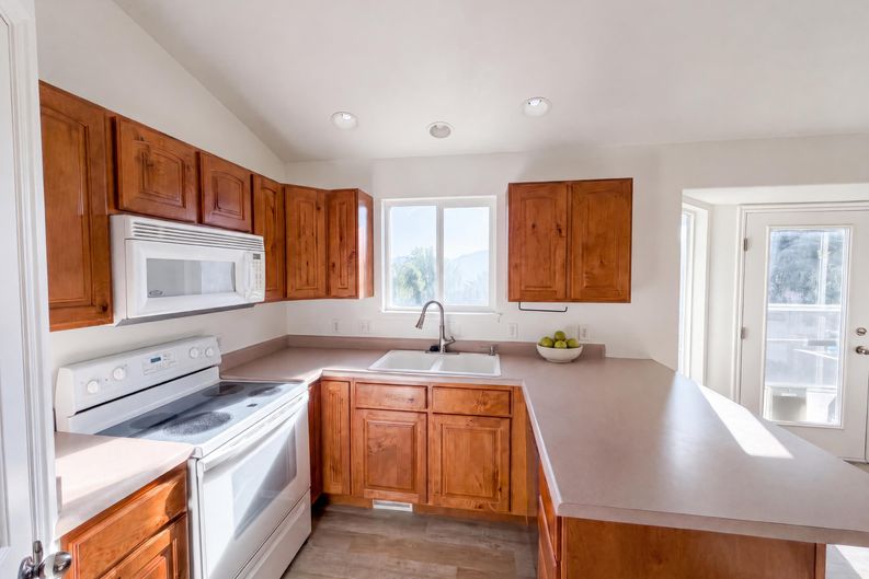 Photo 8 of 18 of 14273 S Heartstone Cir, Herriman, UT