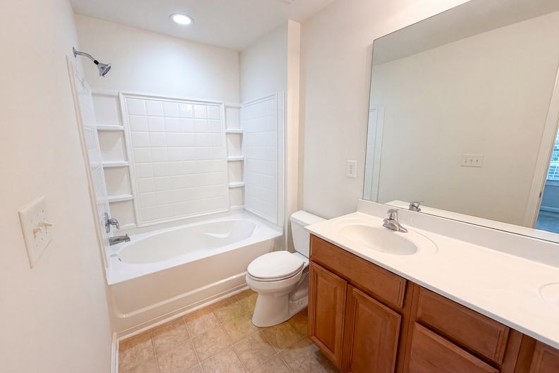 Photo 14 of 23 of 1019 Ivydale Cir, Lawrenceville, GA