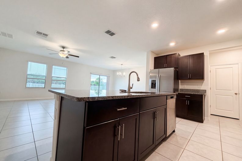 Photo 20 of 42 of 11849 Blackeyed Susan Dr, Riverview, FL