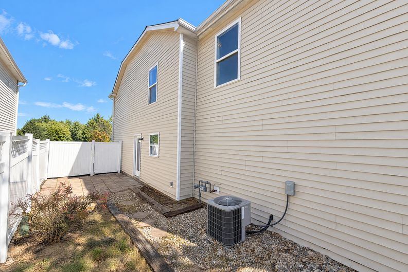 Photo 18 of 20 of 10133 Cumberland Pointe Blvd, Noblesville, IN