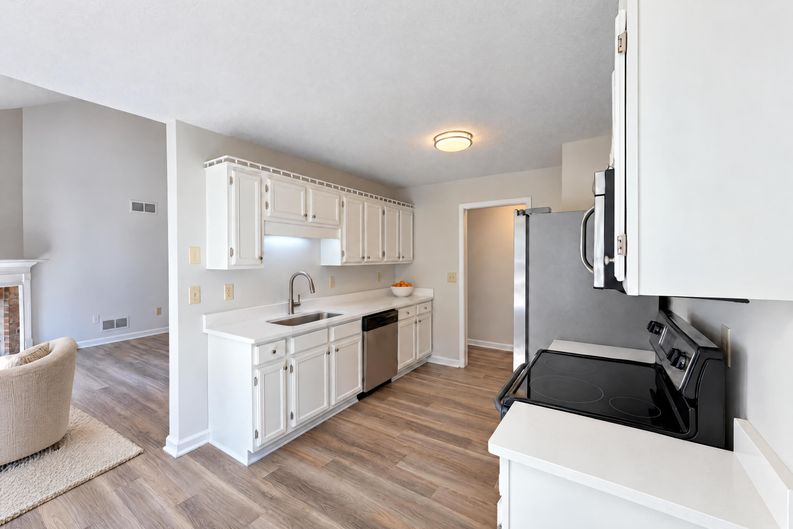 Photo 8 of 26 of 8619 Foxridge Dr, Winston, GA