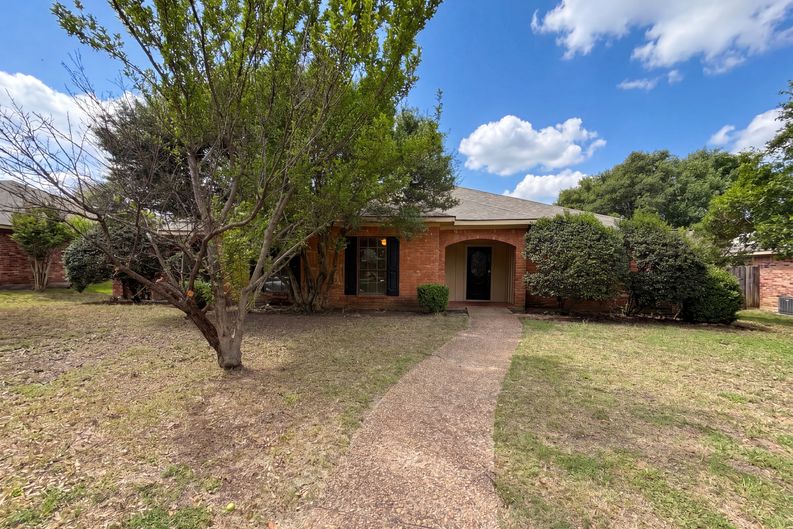 Photo 16 of 17 of 1604 Danube Ln, Plano, TX
