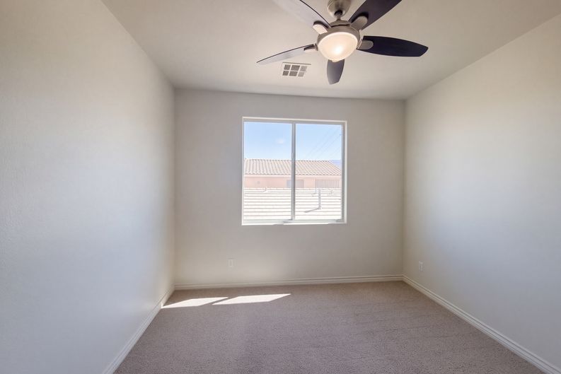 Photo 11 of 23 of 2843 Dunnottar Ave, Henderson, NV