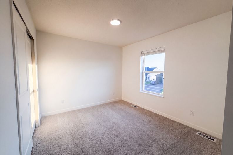 Photo 11 of 23 of 10773 Hemingway Ave S, Cottage Grove, MN
