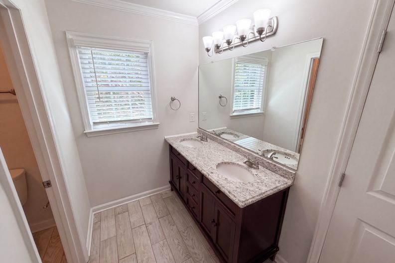 Photo 12 of 24 of 6735 Carmel Hills Dr, Charlotte, NC