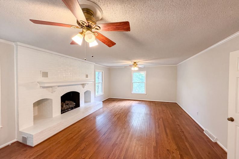 Photo 7 of 22 of 3029 Southampton Cir, Gastonia, NC