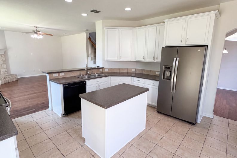 Photo 7 of 25 of 1421 Sparrow Dr, Little Elm, TX