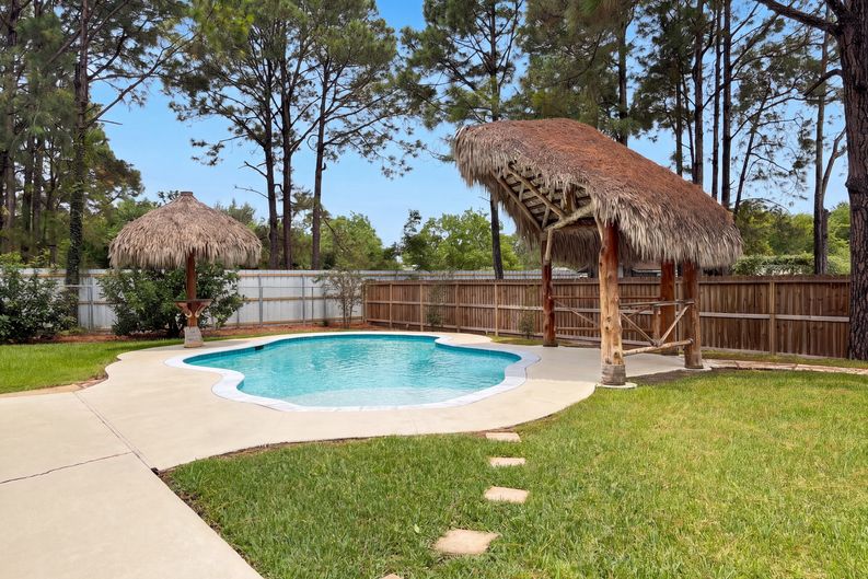 Photo 5 of 69 of 1005 Lewis Dr, Kemah, TX