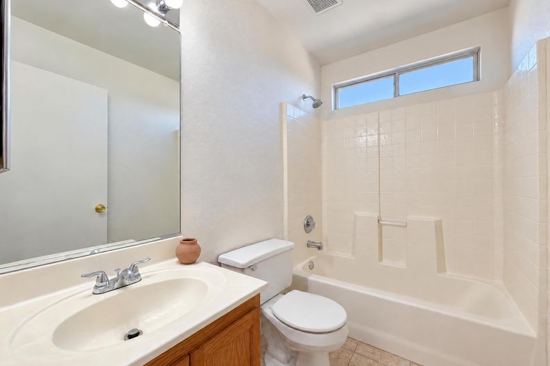 Photo 13 of 19 of 608 Saddle Rider Ct, Henderson, NV