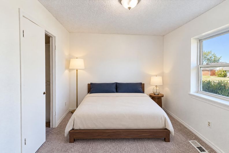 Photo 15 of 33 of 2120 Lazy Brook Trl, Edmond, OK