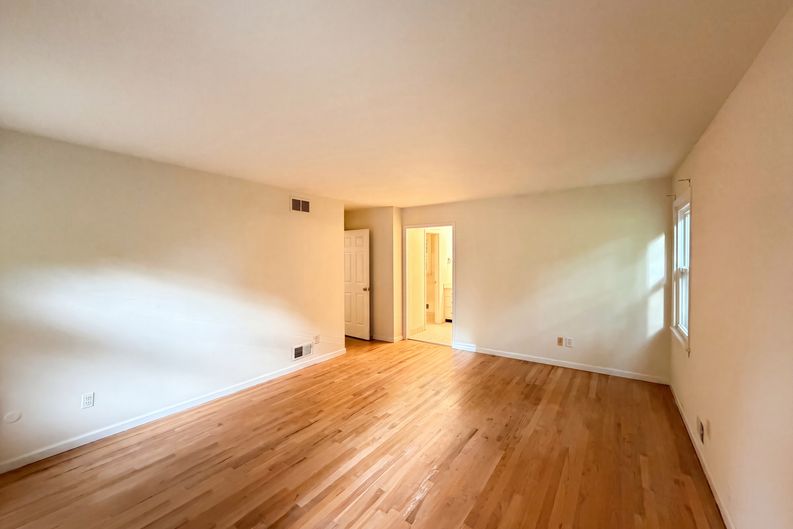 Photo 8 of 35 of 101 Wexford Way, Basking Ridge, NJ