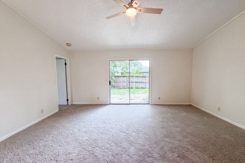 Photo 3 of 19 of 6320 Ian Chad Dr E, Jacksonville, FL